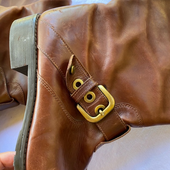 Stuart Weitzman - Picture 5 of 8